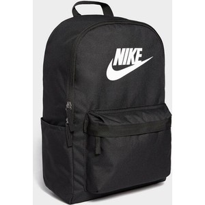 Czarny plecak Nike w sportowym stylu z nadrukiem