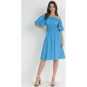 Niebieska sukienka born2be z tkaniny z krótkim rękawem