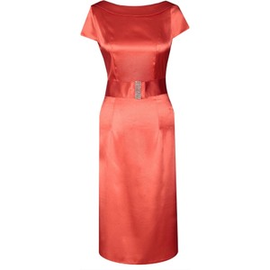 Różowa sukienka Fokus z krótkim rękawem