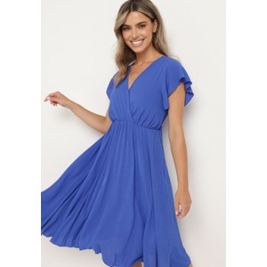 Niebieska sukienka born2be mini z dekoltem w kształcie litery v z krótkim rękawem