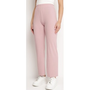 Różowe spodnie born2be w stylu retro