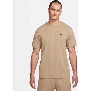 Brązowy t-shirt Nike z krótkim rękawem w sportowym stylu