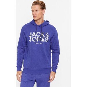 Niebieska bluza Jack & Jones w młodzieżowym stylu