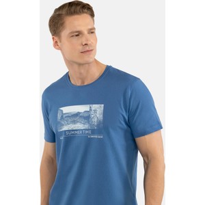 Niebieski t-shirt Volcano w młodzieżowym stylu z krótkim rękawem