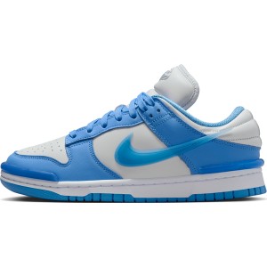 Niebieskie buty sportowe Nike sznurowane