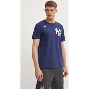 Niebieski t-shirt Nike z nadrukiem w sportowym stylu