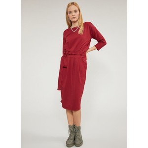 Czerwona sukienka FEMESTAGE Eva Minge z bawełny midi w stylu casual