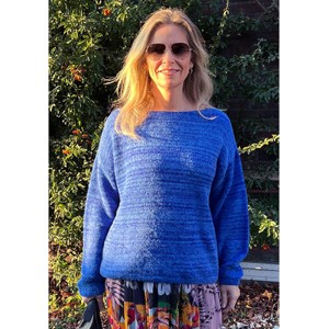 Niebieski sweter miss goodlife z wełny w stylu casual