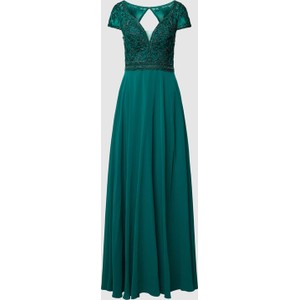 Zielona sukienka Luxuar Fashion z dekoltem w kształcie litery v rozkloszowana z krótkim rękawem