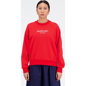 Czerwona bluza New Balance z dresówki w sportowym stylu