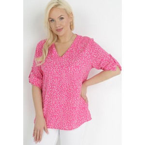 Różowa bluzka born2be w stylu casual z dekoltem w kształcie litery v