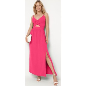Różowa sukienka born2be na ramiączkach maxi z dekoltem w kształcie litery v