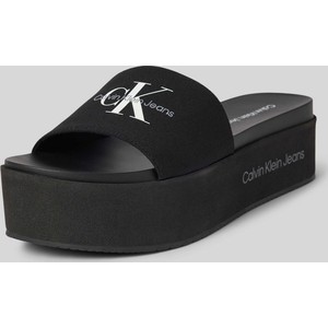 Czarne klapki Calvin Klein na platformie