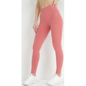 Różowe spodnie born2be w sportowym stylu