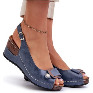 Granatowe sandały ButyModne w stylu casual na koturnie