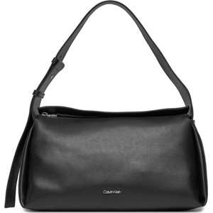 Czarna torebka Calvin Klein średnia na ramię matowa