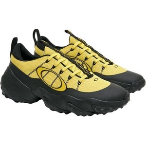 Żółte buty sportowe Oakley sznurowane w sportowym stylu