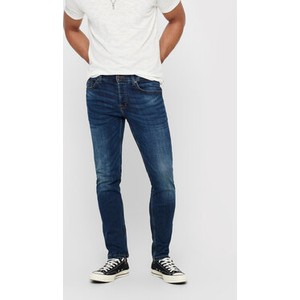 Niebieskie jeansy Only & Sons w street stylu
