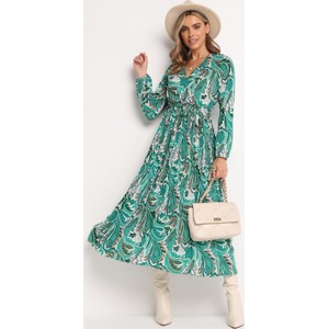 Zielona sukienka born2be z długim rękawem z dekoltem w kształcie litery v maxi