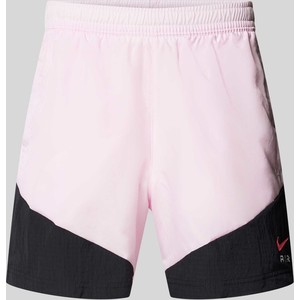 Różowe spodenki Nike w sportowym stylu z dresówki