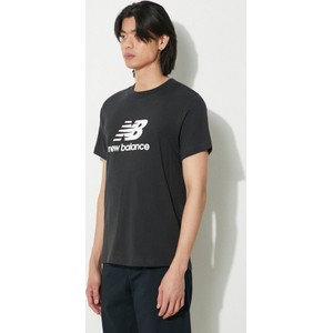 Czarny t-shirt New Balance z bawełny w młodzieżowym stylu