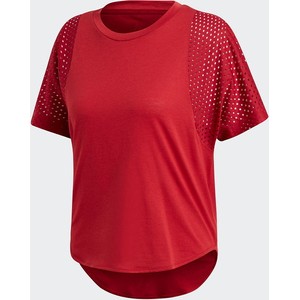 Czerwony t-shirt Adidas z krótkim rękawem w sportowym stylu