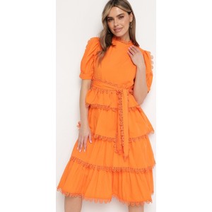 Pomarańczowa sukienka born2be z długim rękawem w stylu casual midi