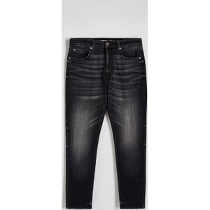 Czarne jeansy Reserved w street stylu