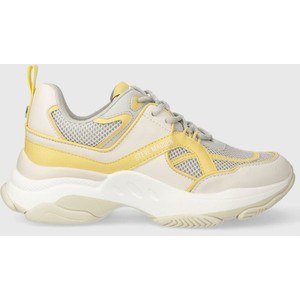 Żółte buty sportowe Steve Madden w sportowym stylu