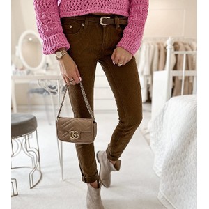 Brązowe spodnie Gemre.com.pl w geometryczne wzory w stylu casual