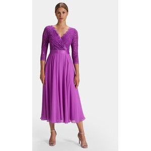 Fioletowa sukienka Swing z dekoltem w kształcie litery v z długim rękawem midi