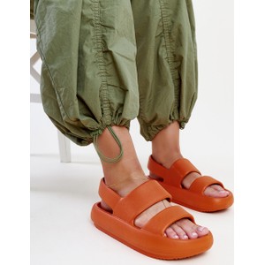 Pomarańczowe sandały Gemre z płaską podeszwą w stylu casual