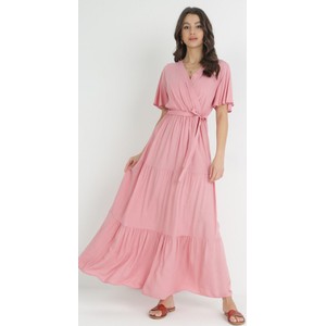 Różowa sukienka born2be z dekoltem w kształcie litery v w stylu klasycznym