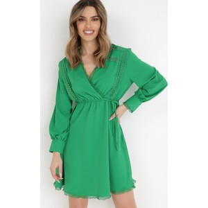 Zielona sukienka born2be mini kopertowa z długim rękawem