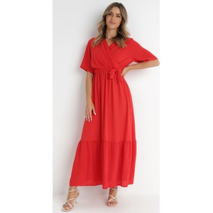 Czerwona sukienka born2be kopertowa w stylu casual z dekoltem w kształcie litery v