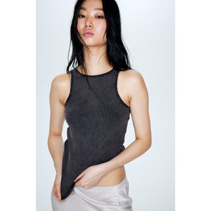 Czarna bluzka H & M z okrągłym dekoltem na ramiączkach w stylu casual
