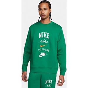 Zielona bluza Nike z dresówki w sportowym stylu