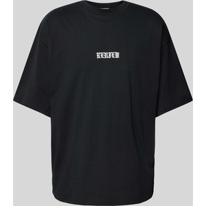 Czarny t-shirt Review z krótkim rękawem w stylu casual