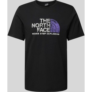 Czarny t-shirt The North Face z nadrukiem z krótkim rękawem w sportowym stylu