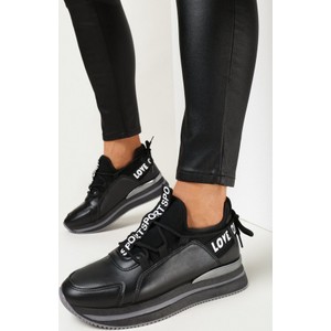 Czarne buty sportowe born2be na platformie w sportowym stylu