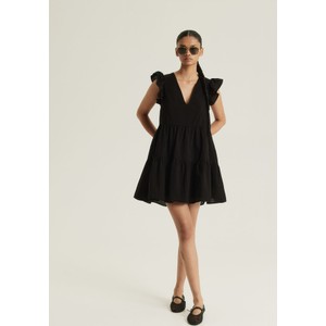 Czarna sukienka H & M z dekoltem w kształcie litery v z tkaniny