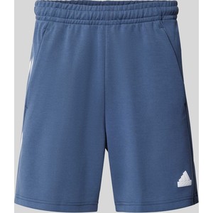 Niebieskie spodenki Adidas Sportswear w sportowym stylu