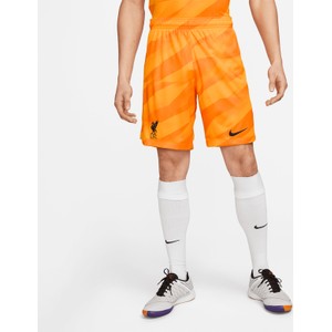 Pomarańczowe spodenki Nike w sportowym stylu