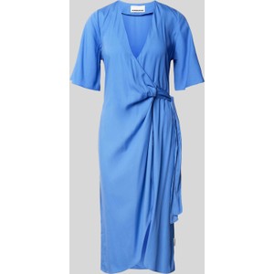 Niebieska sukienka ARMEDANGELS w stylu casual z dekoltem w kształcie litery v midi