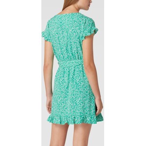 Zielona sukienka Review w stylu casual z krótkim rękawem z dekoltem w kształcie litery v