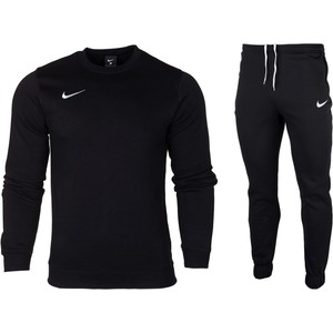 Czarny dres Nike w sportowym stylu