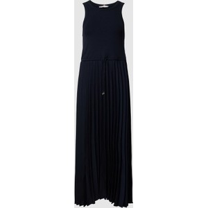 Granatowa sukienka Tommy Hilfiger bez rękawów z okrągłym dekoltem w stylu casual