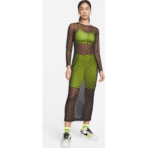 Sukienka Nike z długim rękawem dopasowana z okrągłym dekoltem