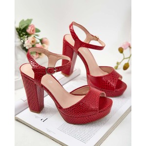 Czerwone sandały Royalfashion.pl lakierowane