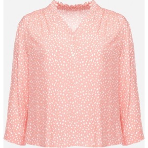 Różowa bluzka born2be z dekoltem w kształcie litery v